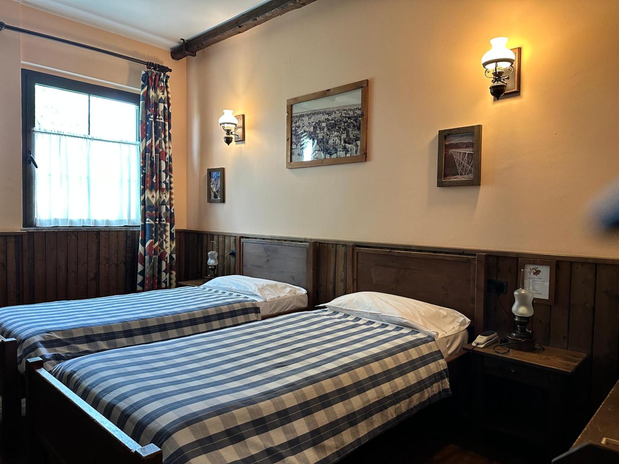 Cowboys Guest Ranch Hotell Voghera Exteriör bild