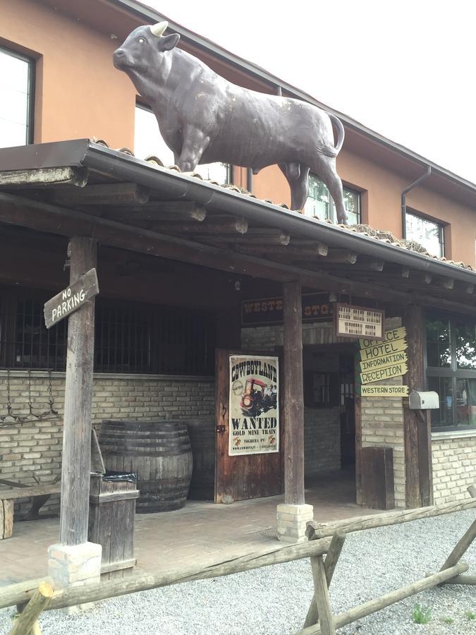 Cowboys Guest Ranch Hotell Voghera Exteriör bild