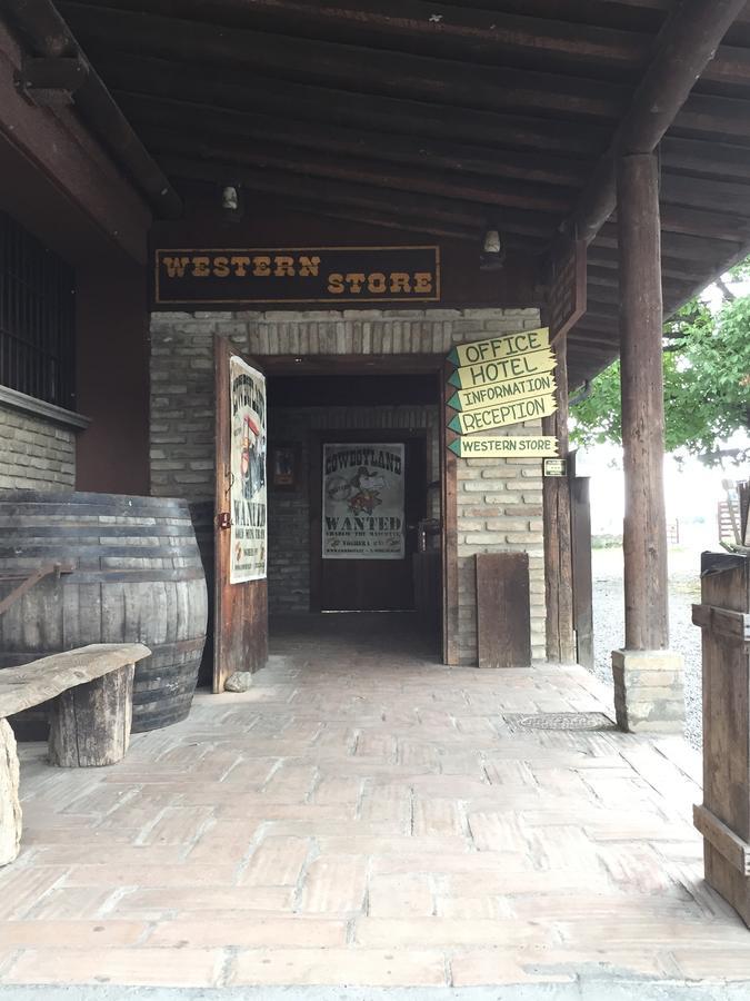 Cowboys Guest Ranch Hotell Voghera Exteriör bild